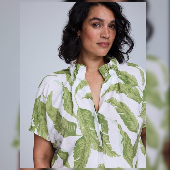 🌴TORRID • Bell Isle Popover Blouse (green) - Picture 9 of 12